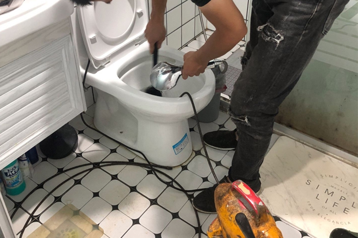 坡头马桶堵塞自己疏通还是找师傅?专业上门服务让你省时更省心