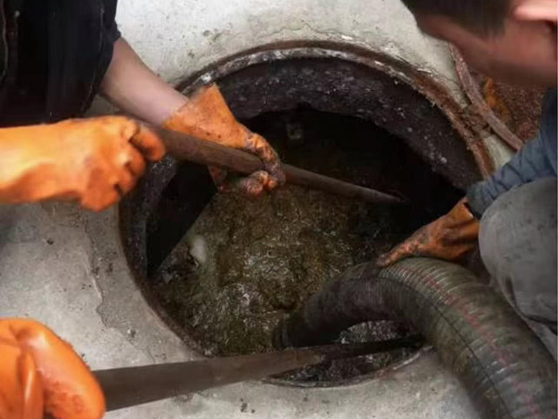 坡头清理化粪池时如何避免沼气的危害?